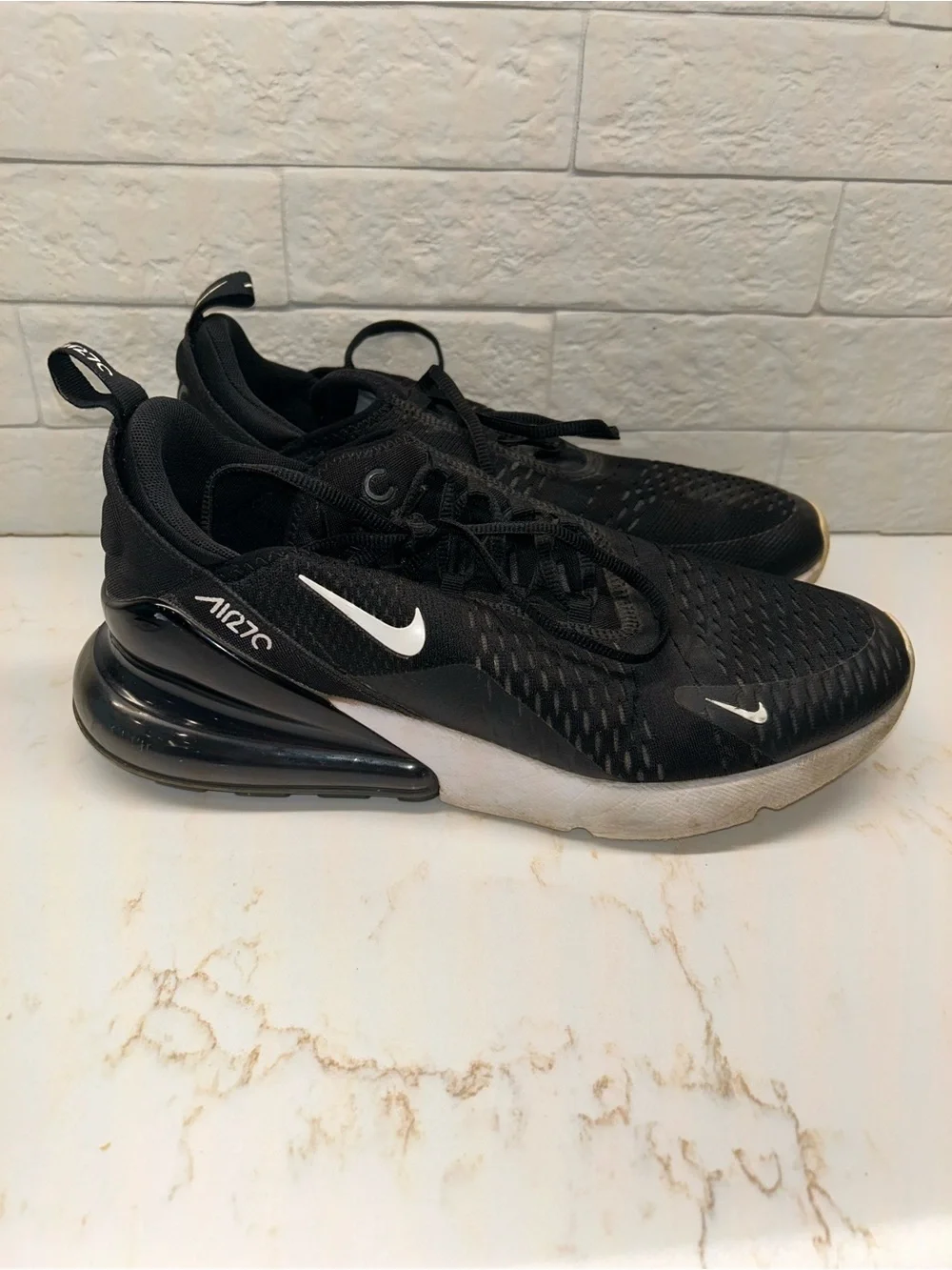 Nike Air Max 270 Mens Size 11.5 Black White Athletic Running Shoes Sneakers